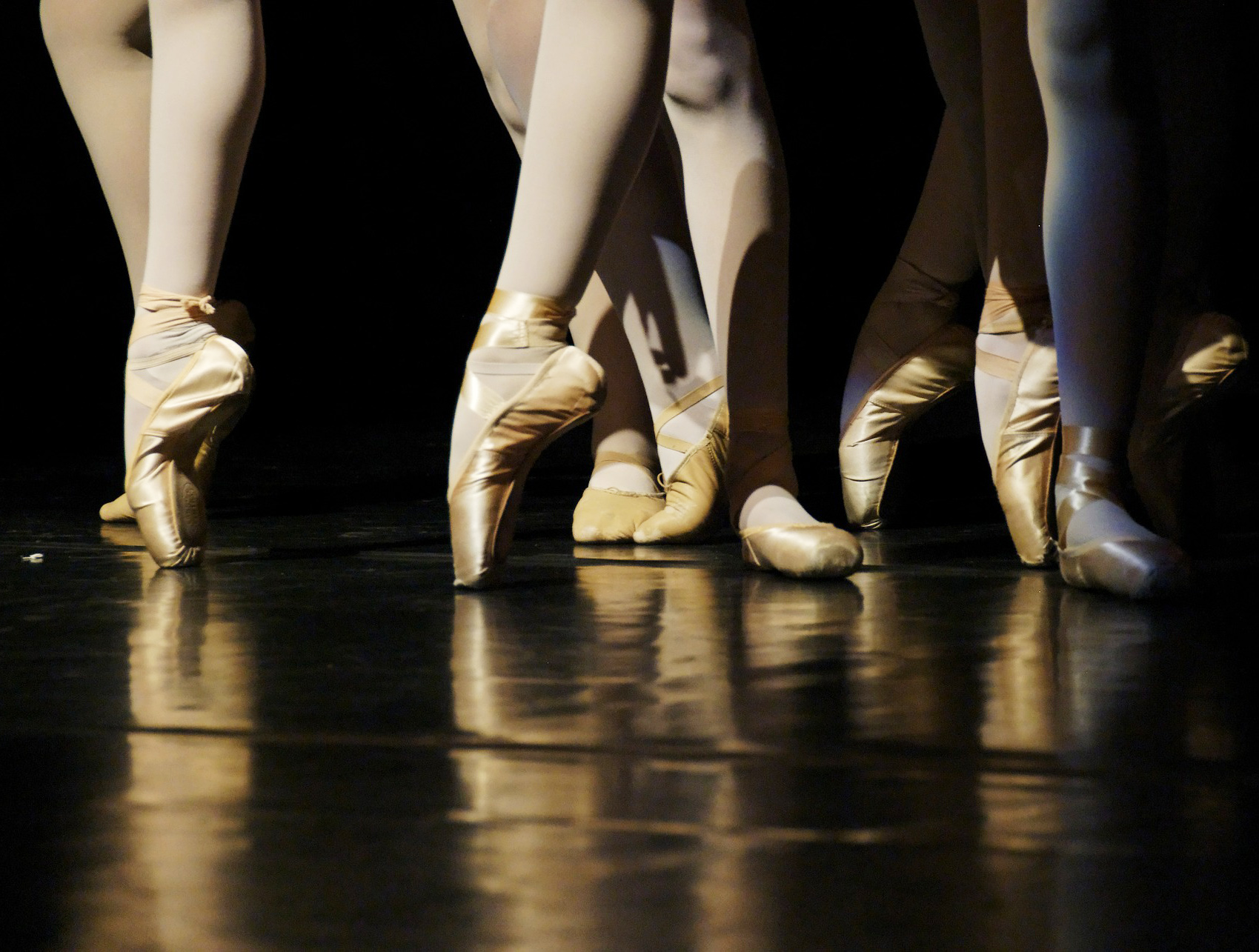 巴黎歌剧院芭蕾舞蹈学校：舞出足间传奇