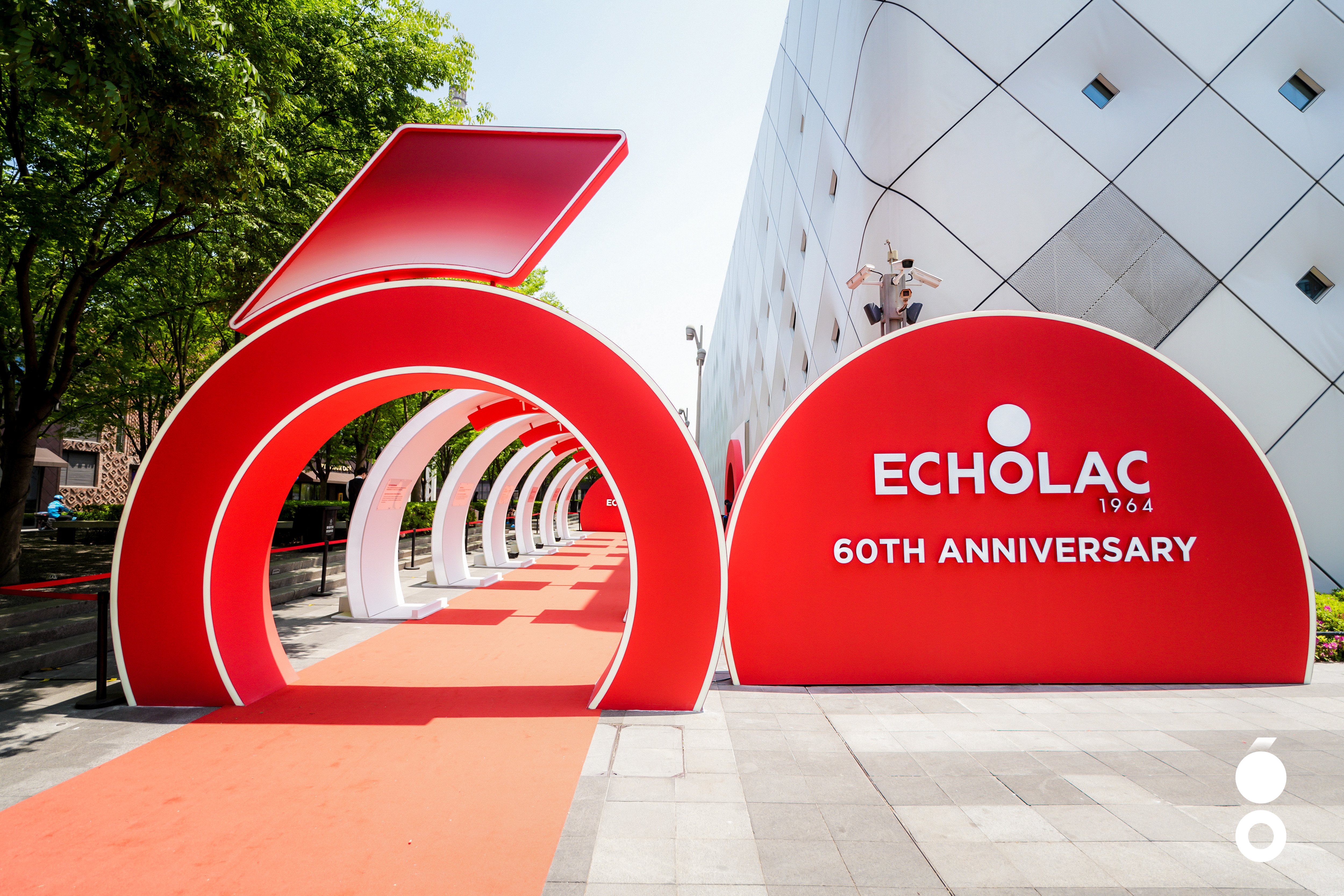只为超越 ——ECHOLAC爱可乐60周年 “箱”伴非凡之旅